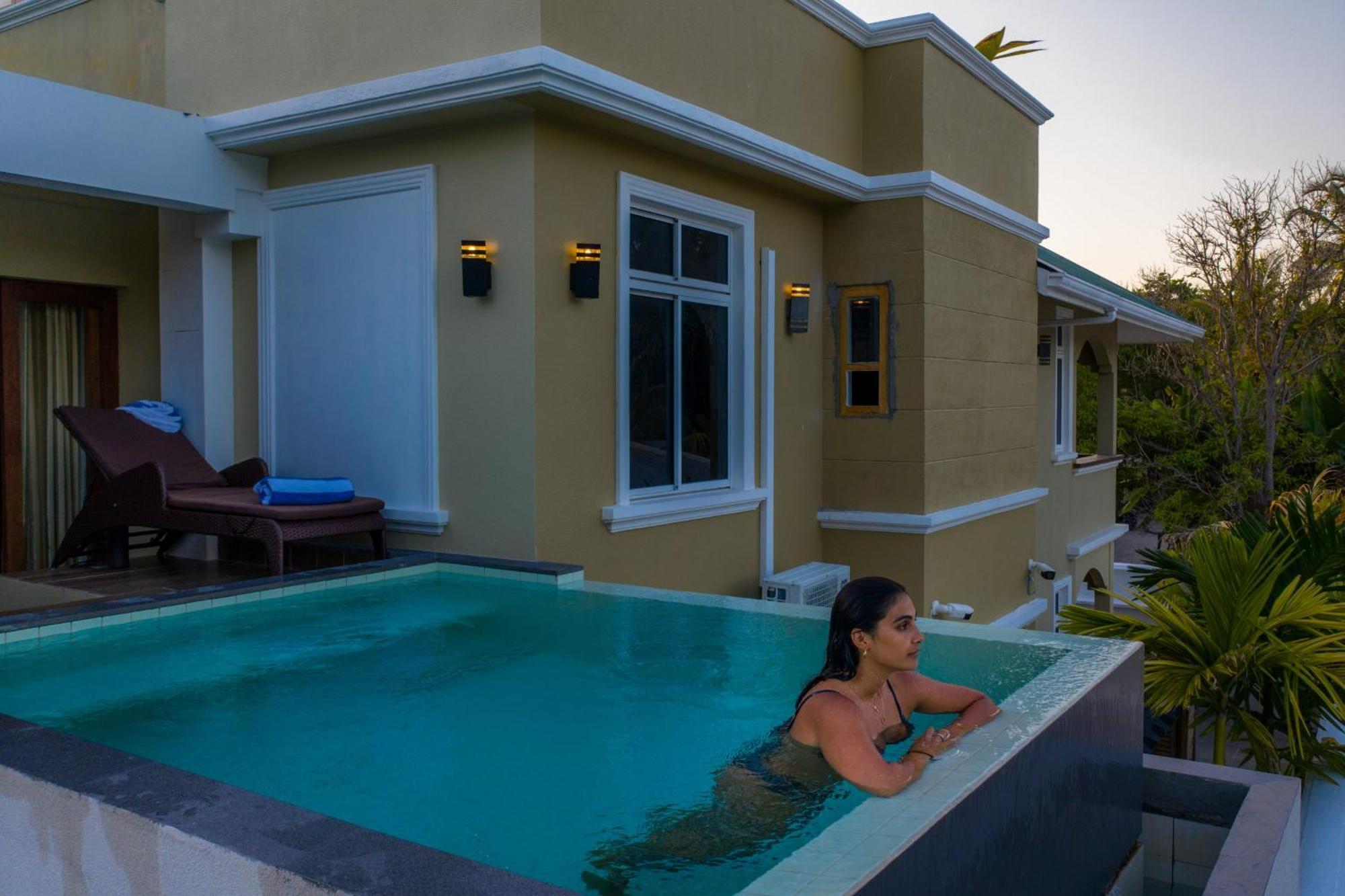 Fuvahmulah Central Hotel Экстерьер фото